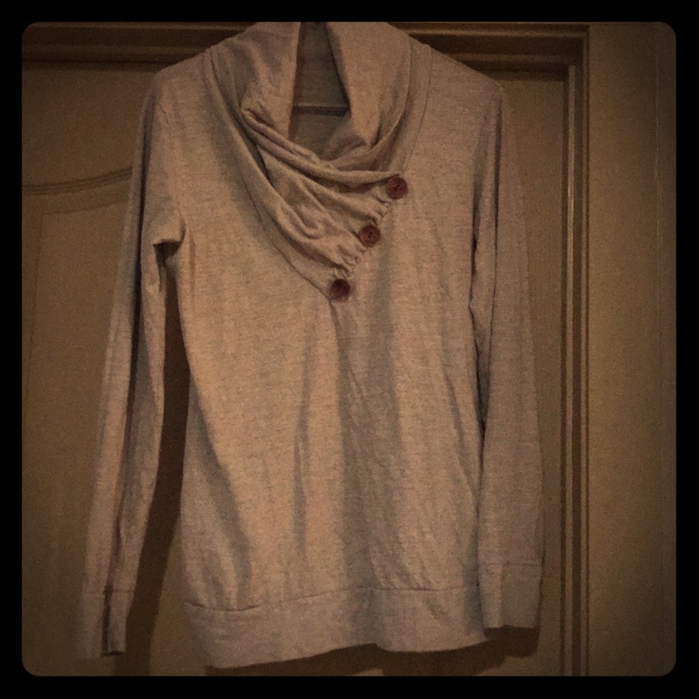 Long sleeve shirt with buttons